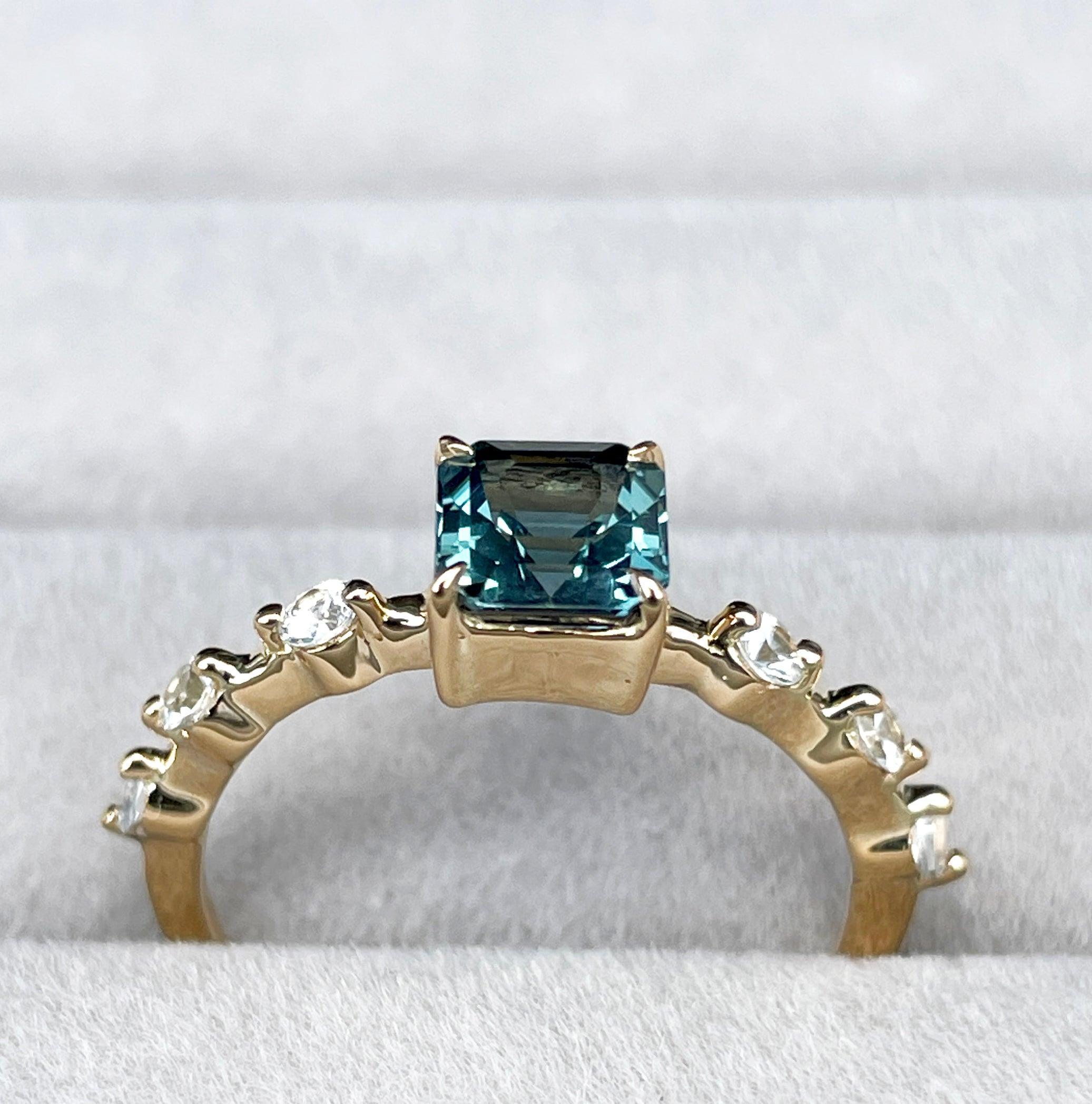 18k Gold Teal Sapphire Ring