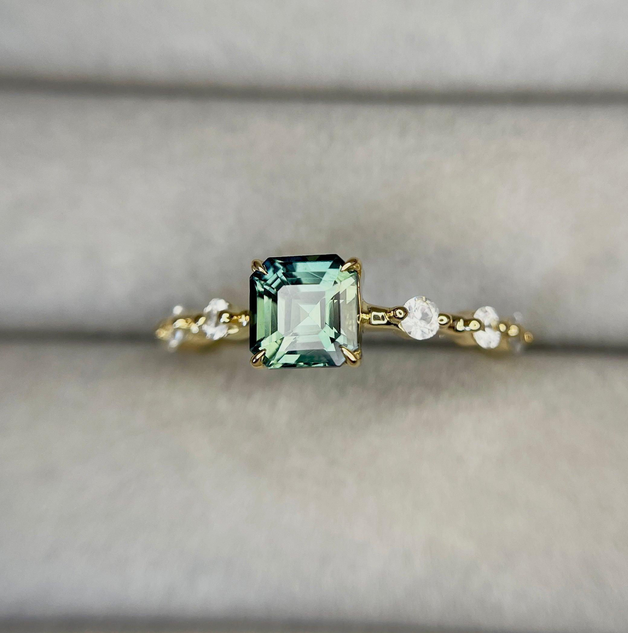 18k Gold Teal Sapphire Ring