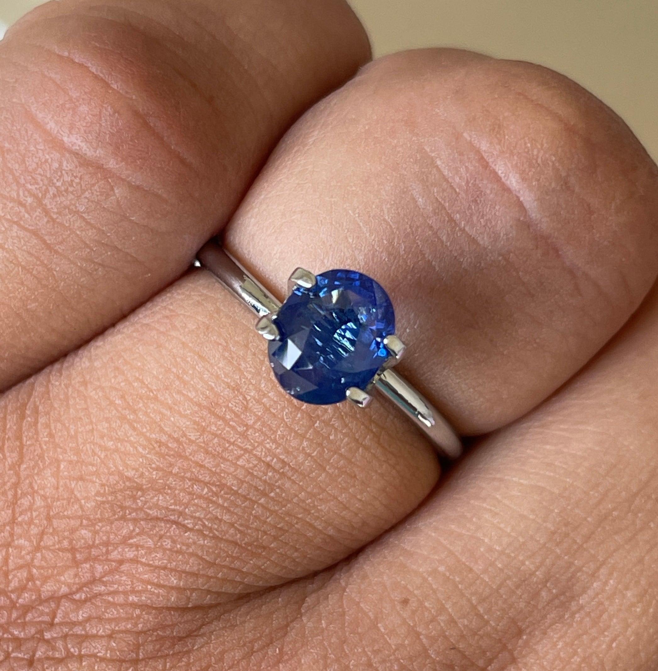 blue sapphire gemstone