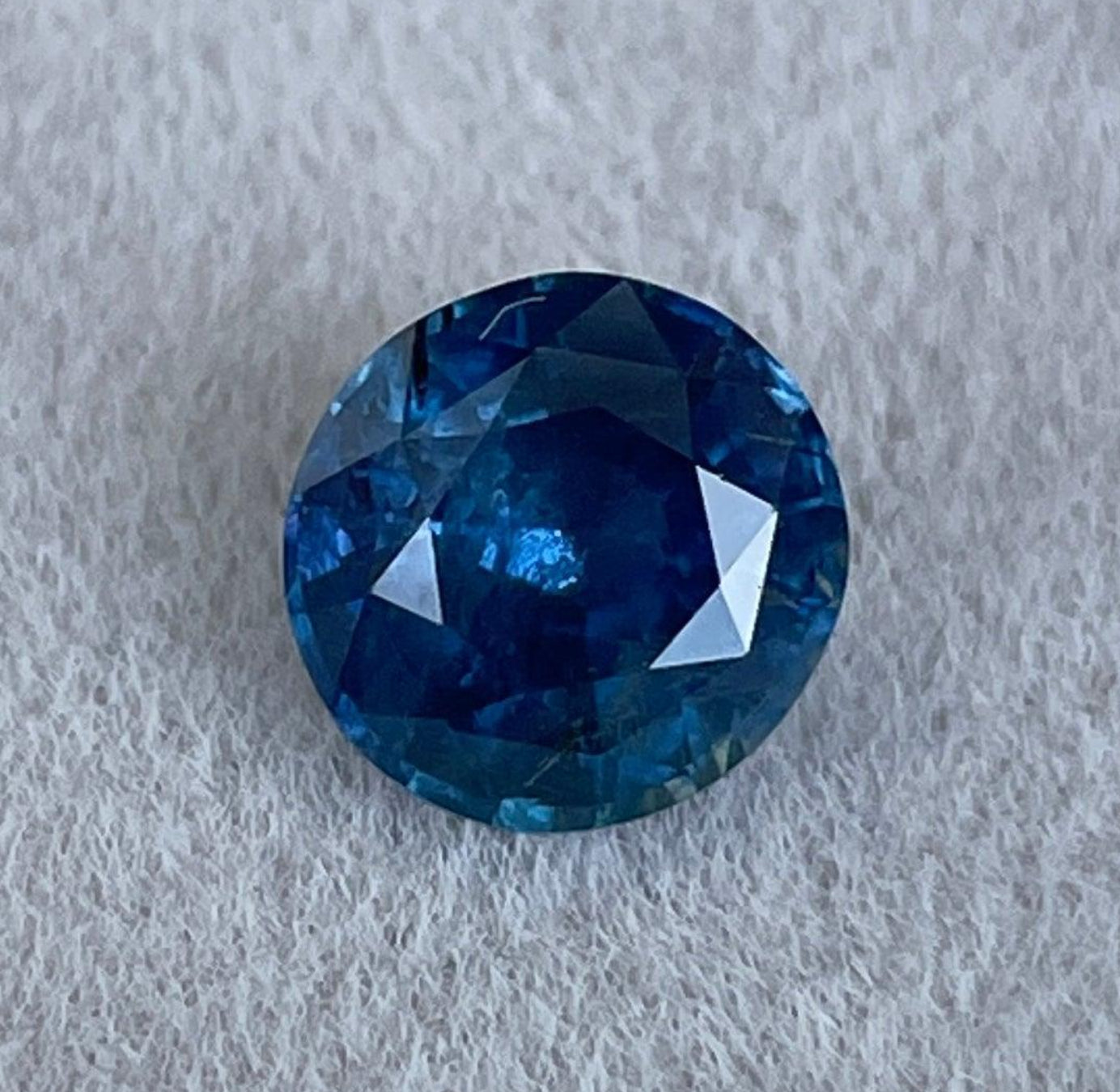 Pierre saphir bleu Neelam, saphir bleu royal de 1,89 ct de NASHGEMS, parfait pour les bijoux et les bagues de mariage.