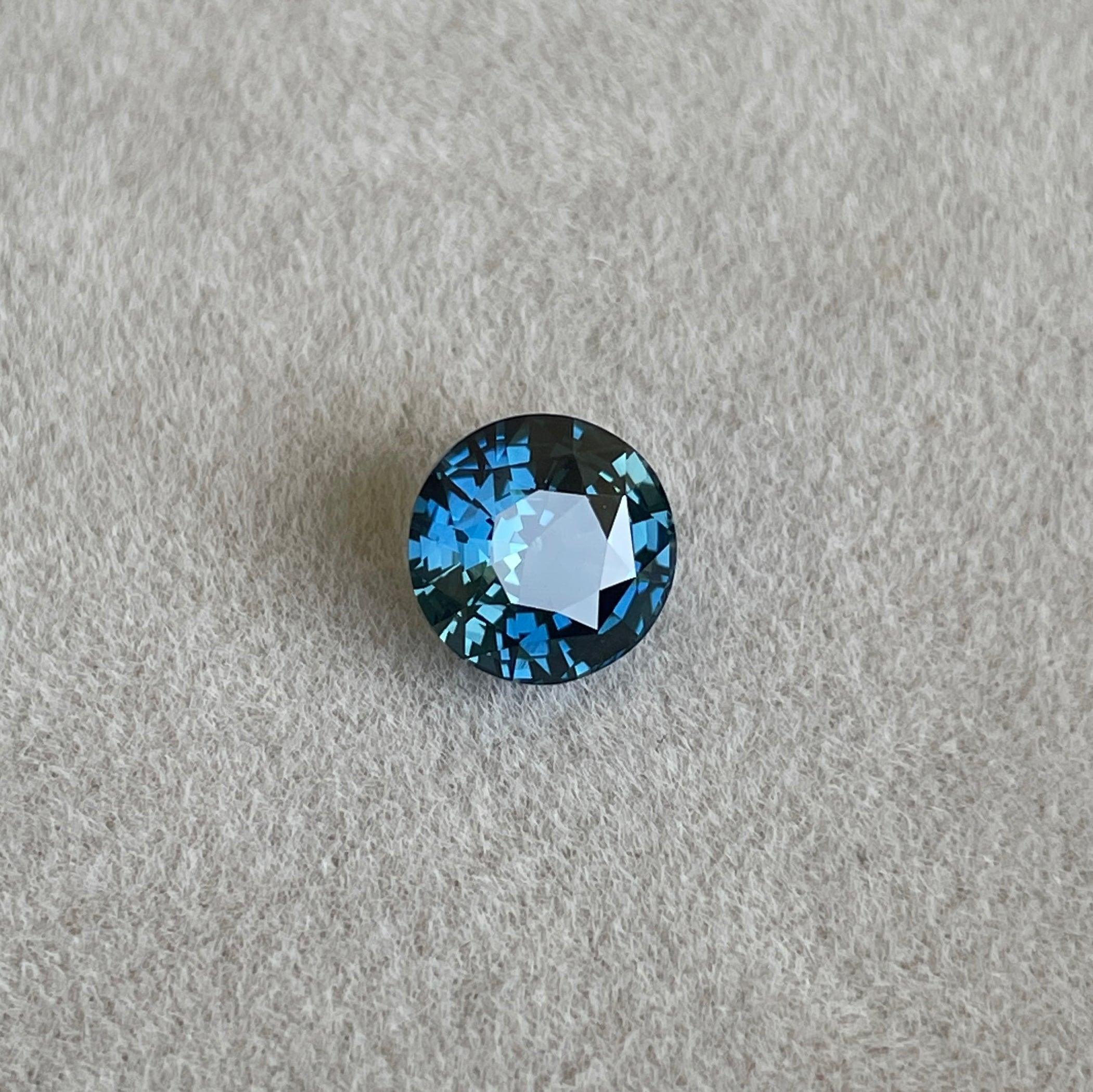 teal blue green parti sapphire round cut gem
