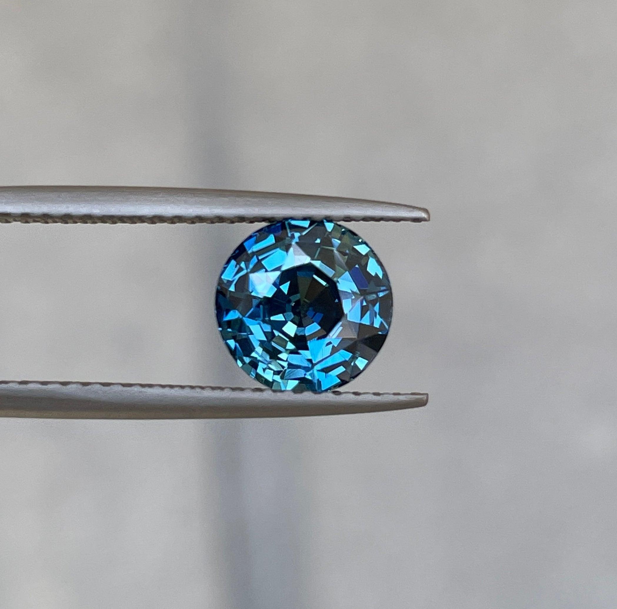teal blue green parti sapphire round cut gem