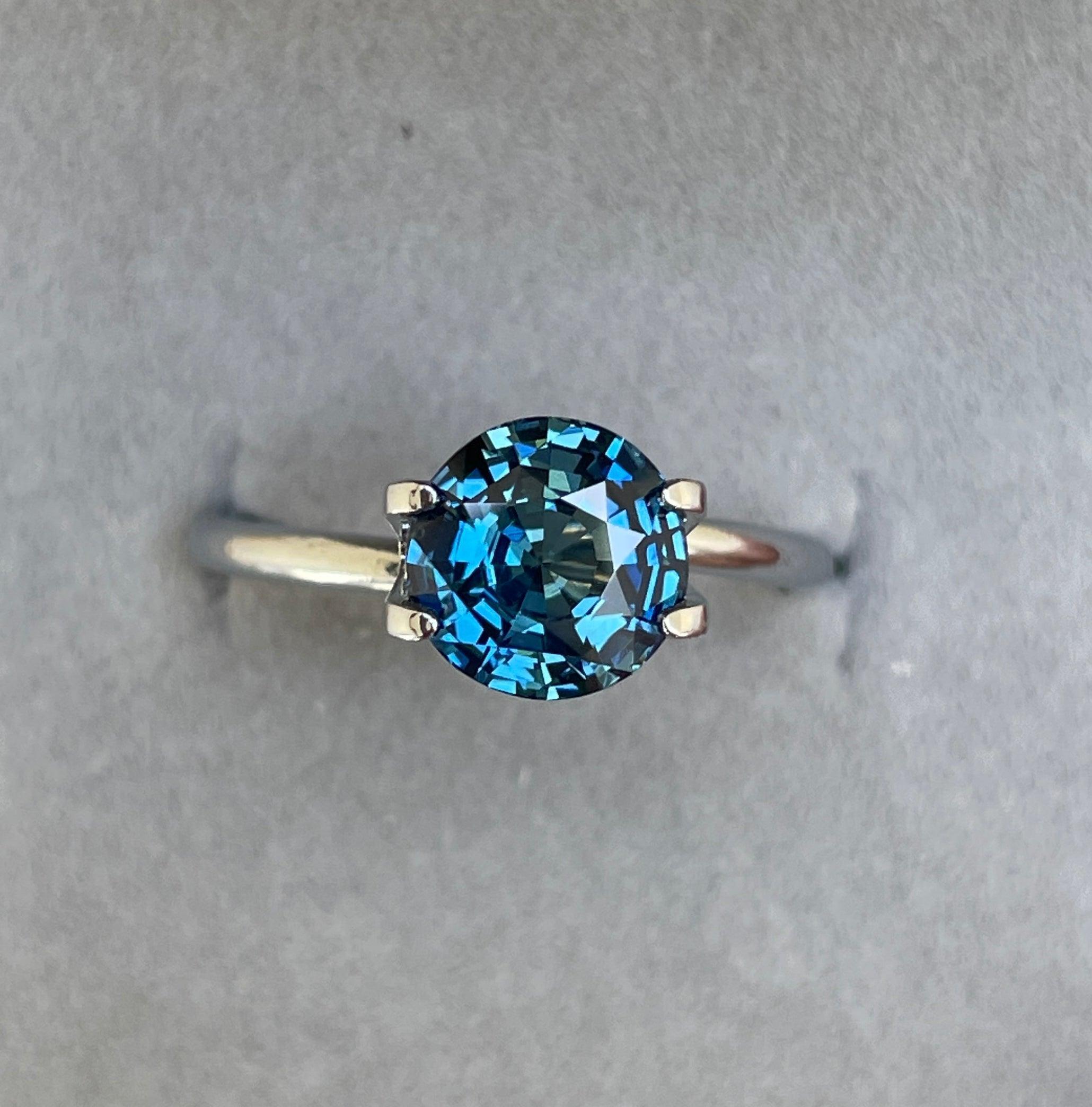 teal blue green parti sapphire round cut gem
