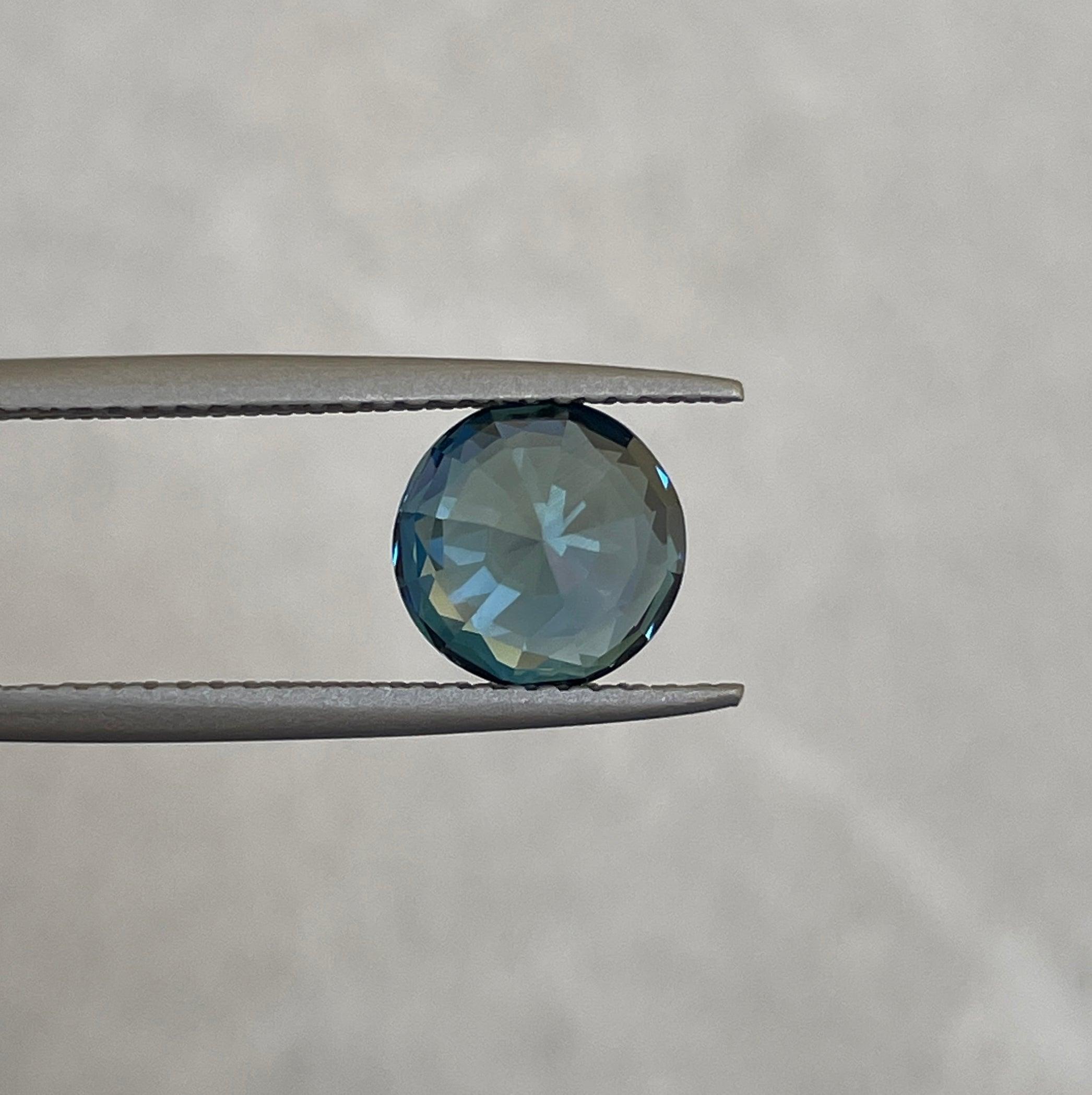 teal blue green parti sapphire round cut gem