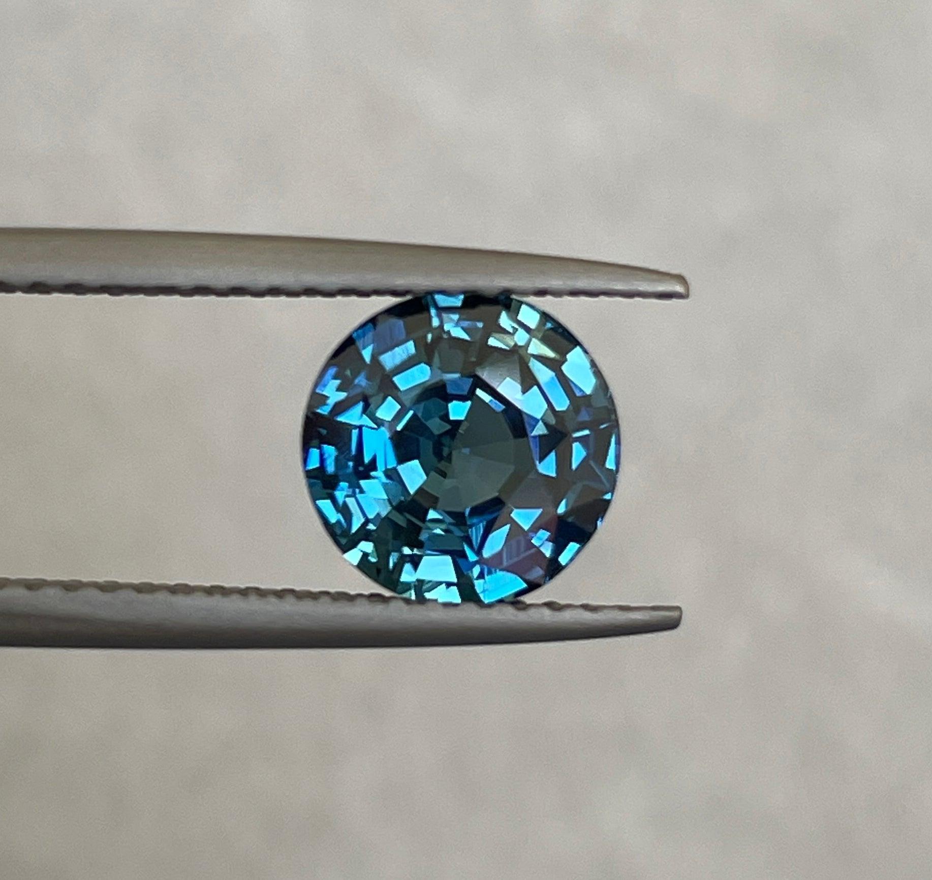 teal blue green parti sapphire round cut gem