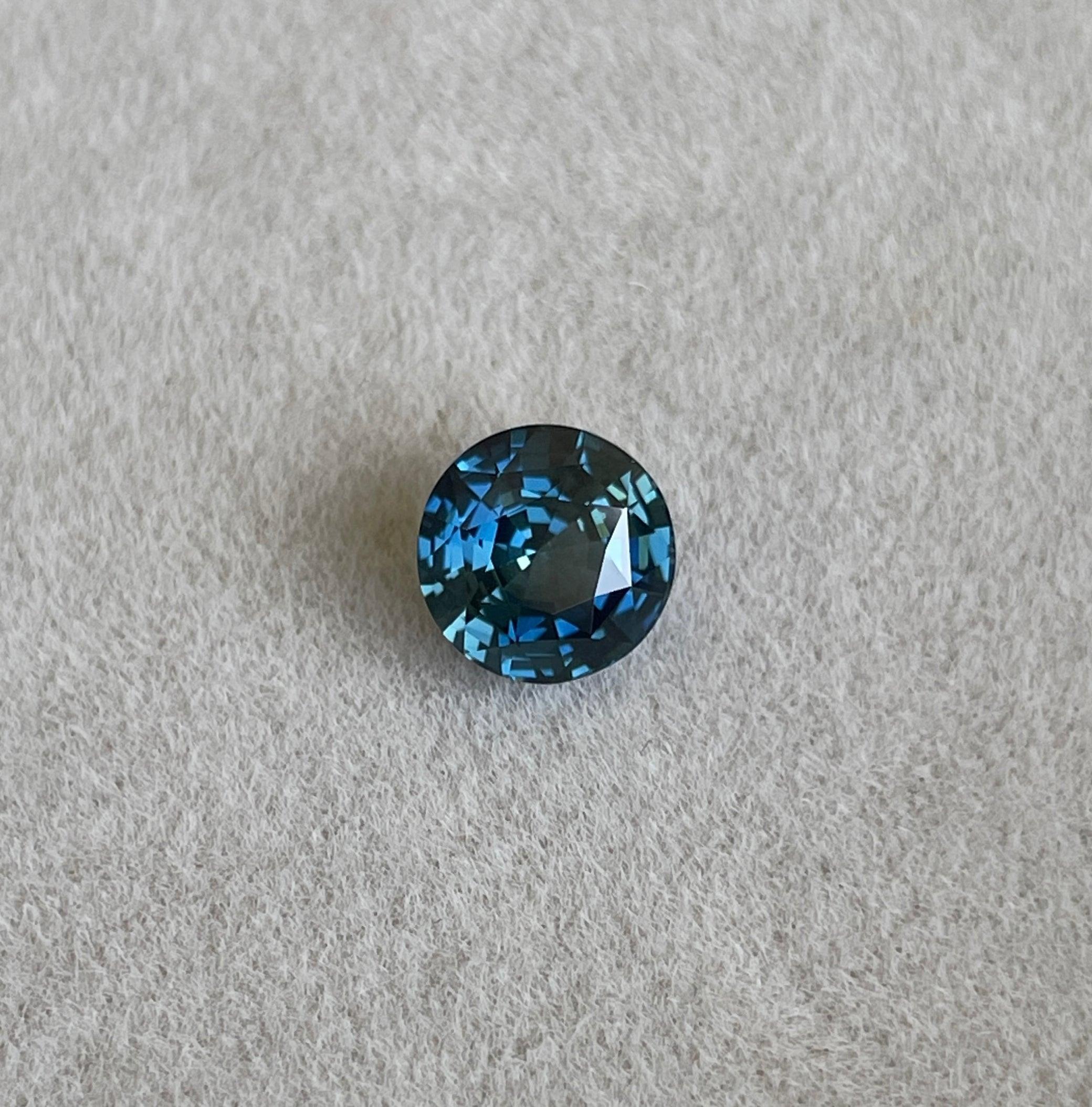 teal blue green parti sapphire round cut gem