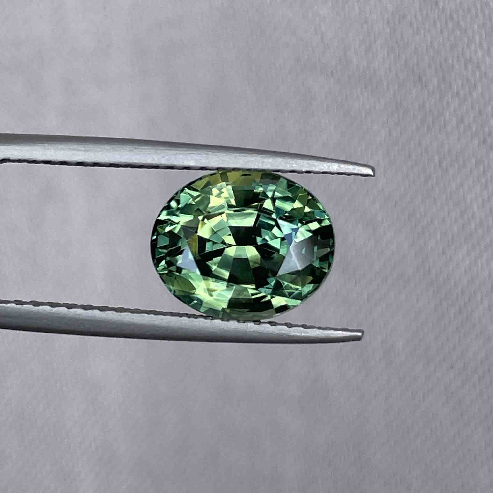 Loose green sapphire for engagement rings