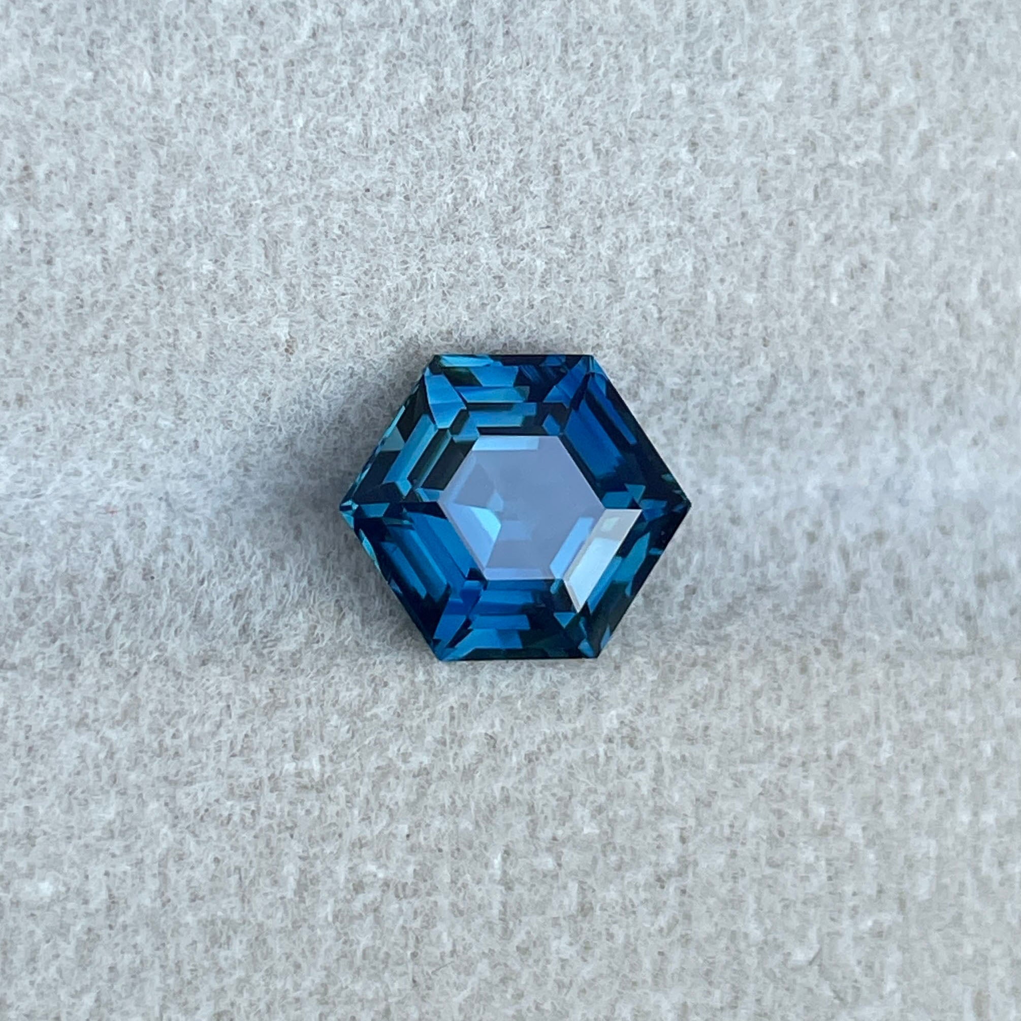 Trending gemstones in the USA for 2025 – sapphire and gemstone market trends