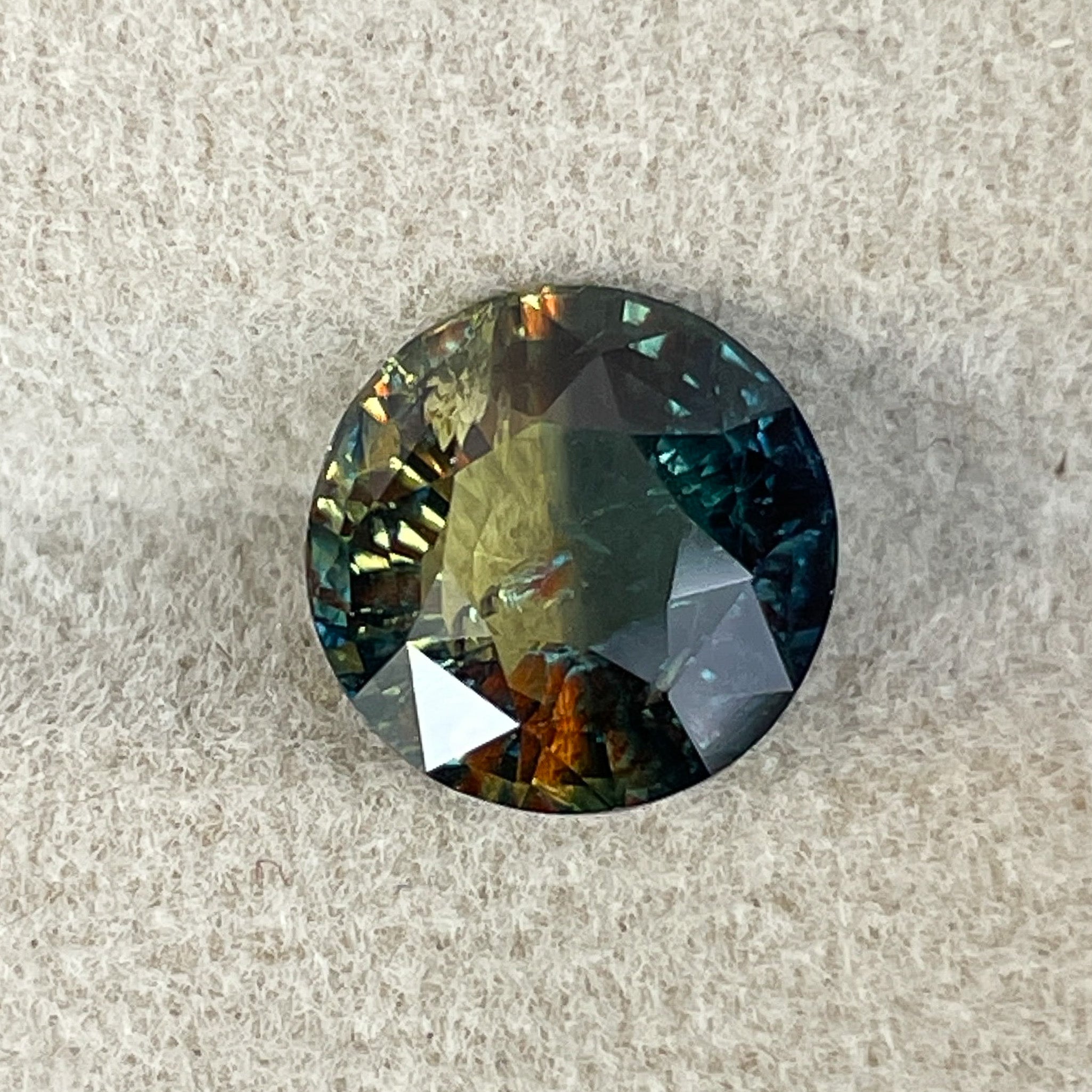 Teal bi-color sapphire gemstone, 3.70 carats, round cut, loose blue and yellow sapphire for jewelry or engagement rings.