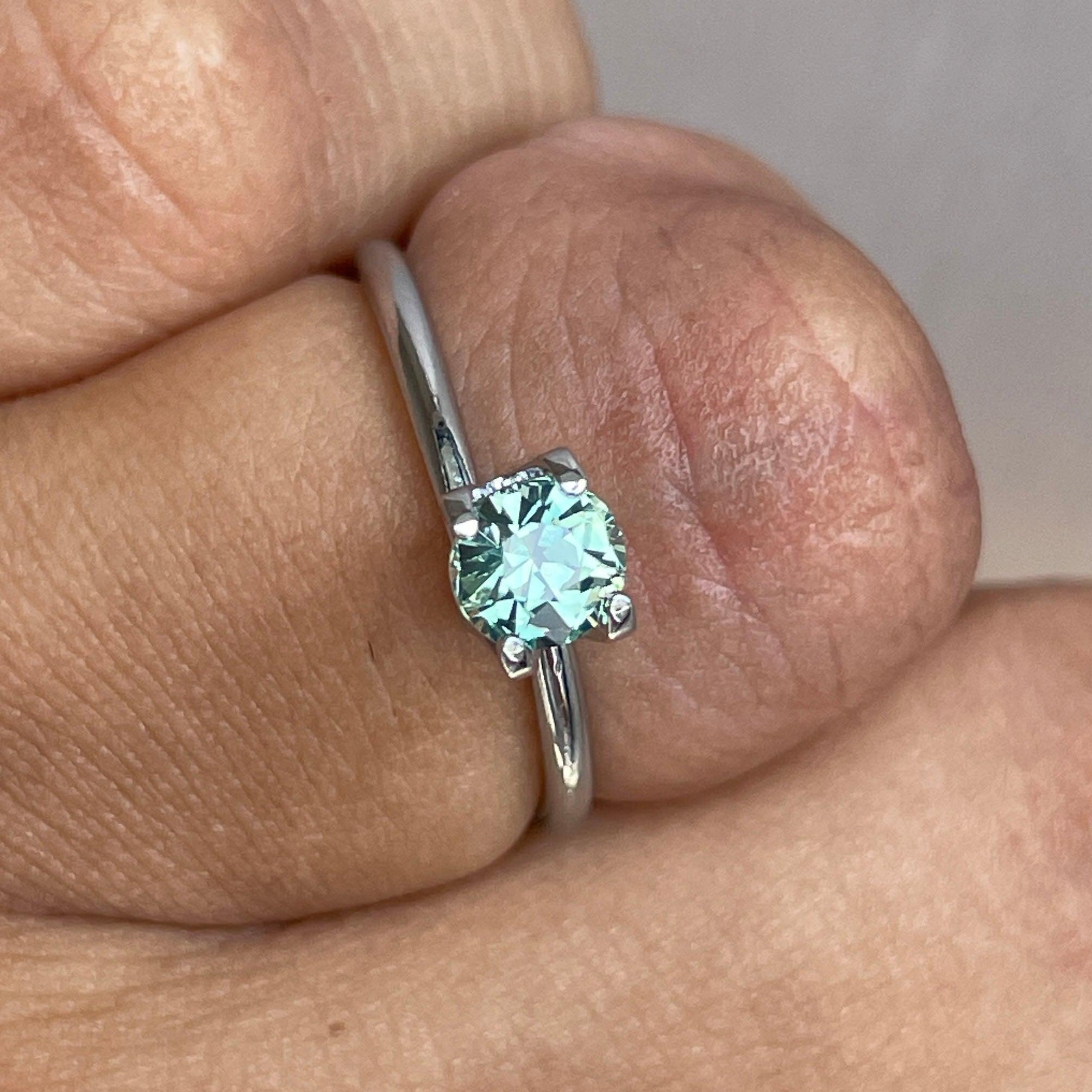 Green sapphire 0.89 crt - NASHGEMS
