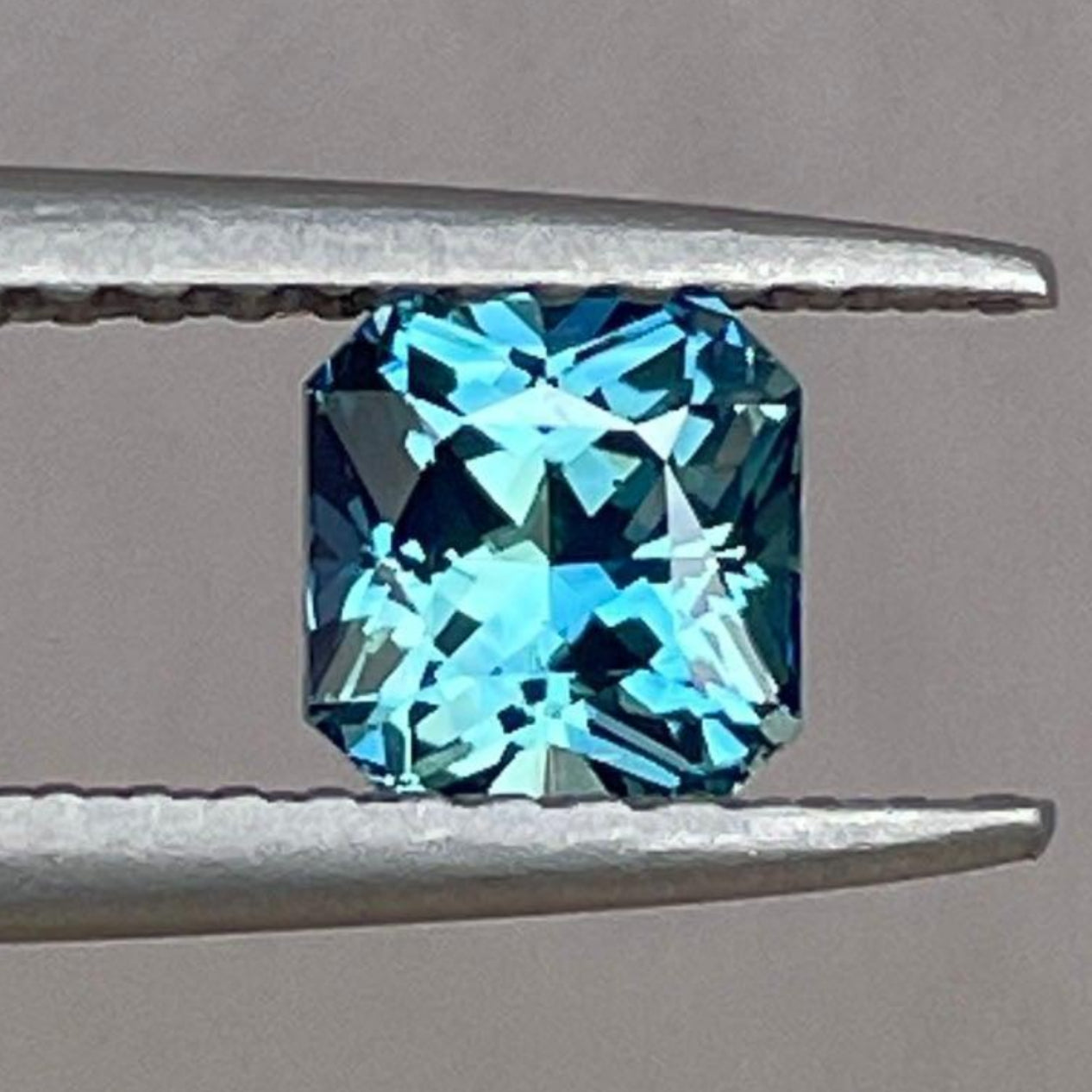 Saphir teal taille radiant en pierre précieuse détachée, pierre de naissance de septembre, 0,92 carat, de NASHGEMS, idéal pour sertissage de bijoux.
