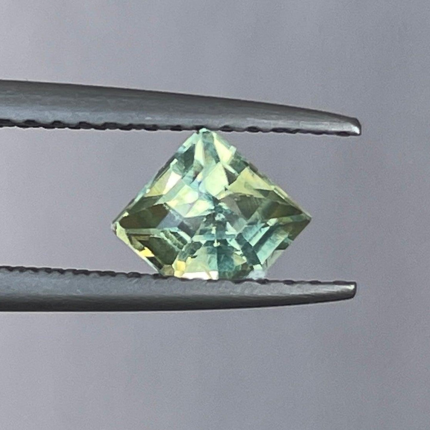 Saphir vert sarcelle en pierre précieuse lâche de NASHGEMS, 0,72 carats, idéal pour bagues ou pendentifs, bijou de pierre de naissance de septembre.