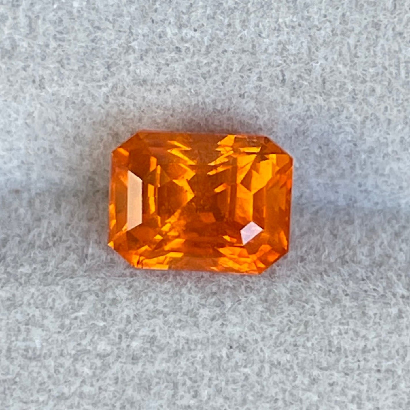 Pierre précieuse naturelle en grenat spessartite taille émeraude, 2,68 carats, grenat brut non traité pour bijoux, par NASHGEMS.