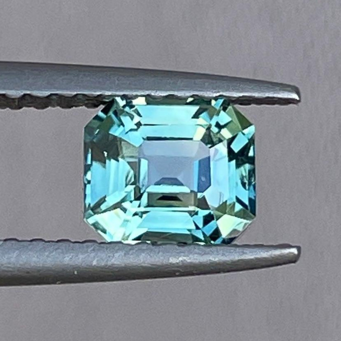Saphir Paon Sirène Océan Teal NASHGEMS, taille émeraude 1,06 ct, saphir bleu-vert en vrac pour bijoux tels que bagues ou pendentifs.