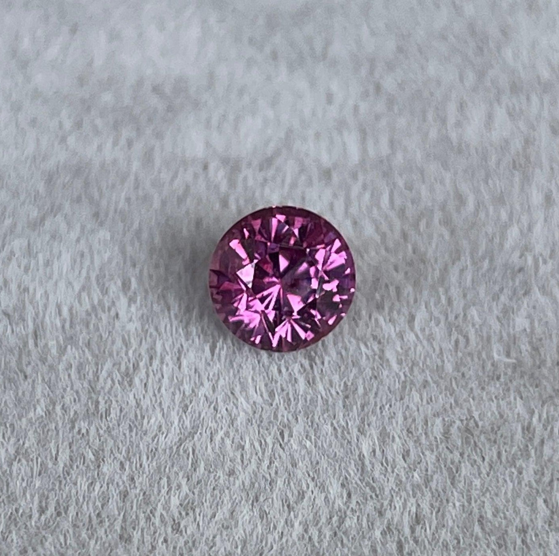 Saphir rose naturel du Sri Lanka, 1,03 carats, pierre précieuse en vrac idéale pour des créations de bagues personnalisées par NASHGEMS.