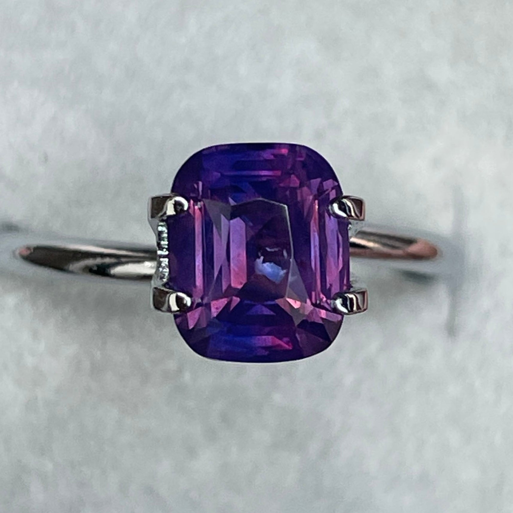 Pierre précieuse saphir violet naturel de Winza, taille coussin 2,14 ct, gemme brute sans traitement thermique pour bagues ou pendentifs personnalisés par NASHGEMS