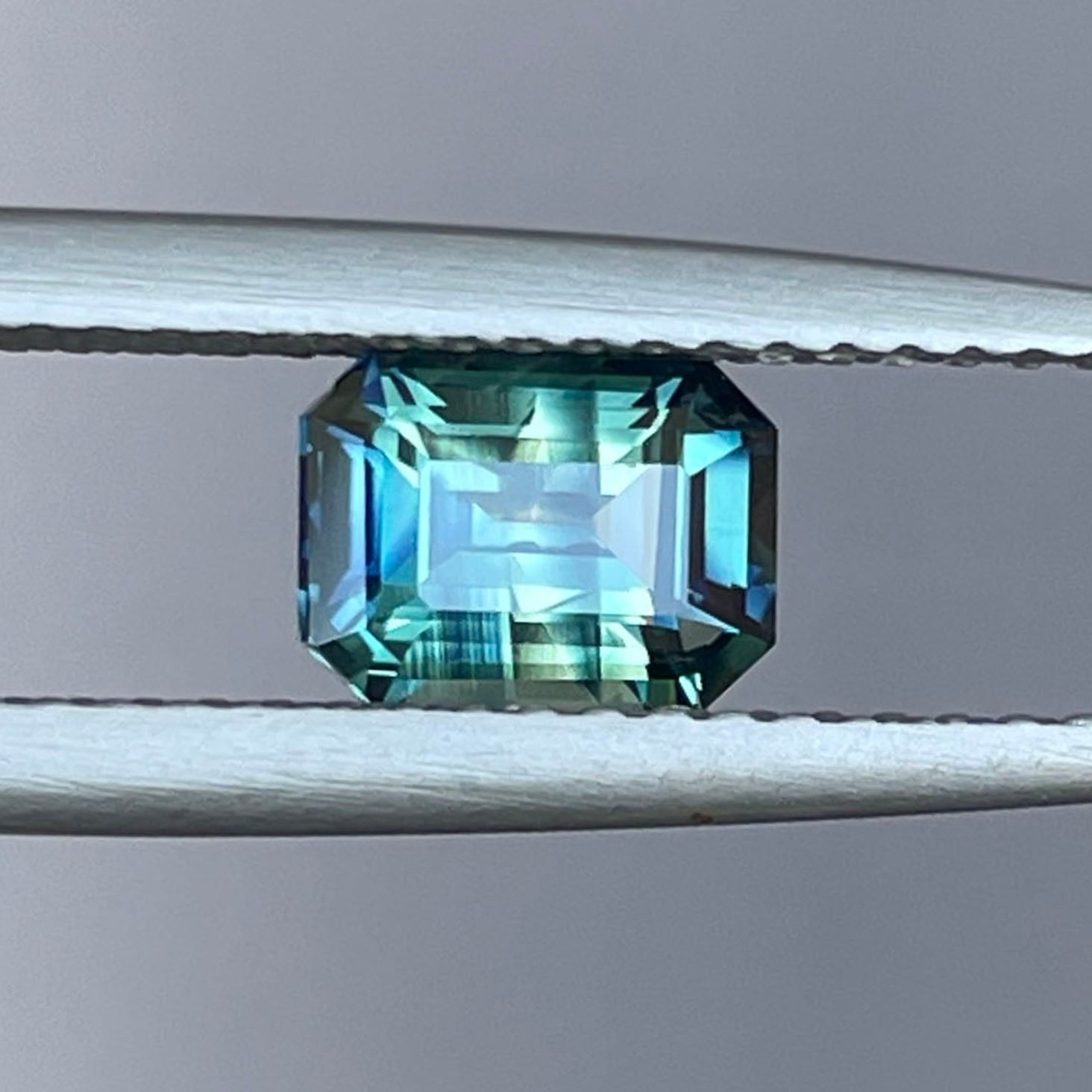 Saphir parti bleu-vert sarcelle, taille émeraude, 1,08 carats, pierre précieuse brute non traitée pour bijoux personnalisés, par NASHGEMS.