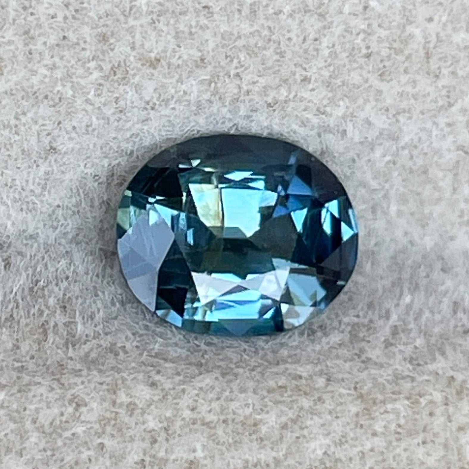 Saphir naturel teal 1,03 Ct taille ovale pierre précieuse détachée de NASHGEMS, couleur bleu-vert teal vibrante pour bijoux ou bagues de fiançailles
