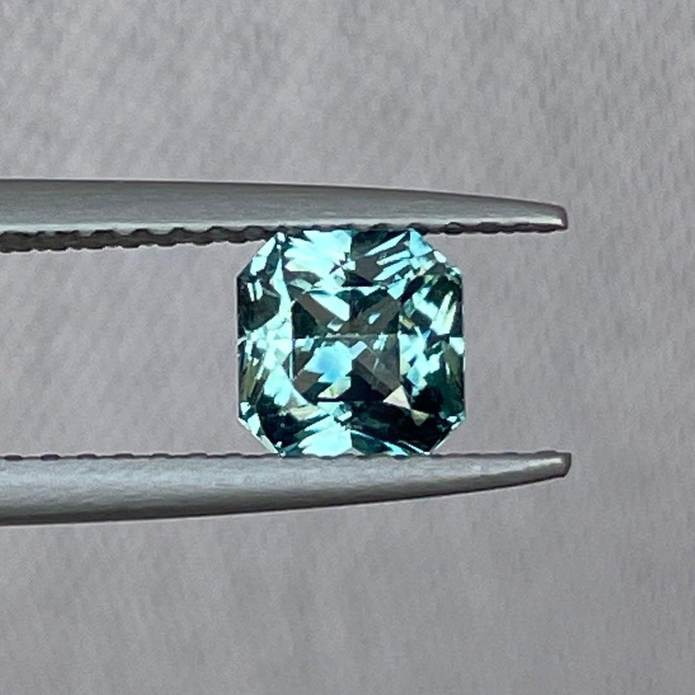 Pierre précieuse naturelle saphir vert, 1,07 ct, taille radiant bleu sarcelle par NASHGEMS, couleur naturelle profonde, pierre rare pour bijoux fins