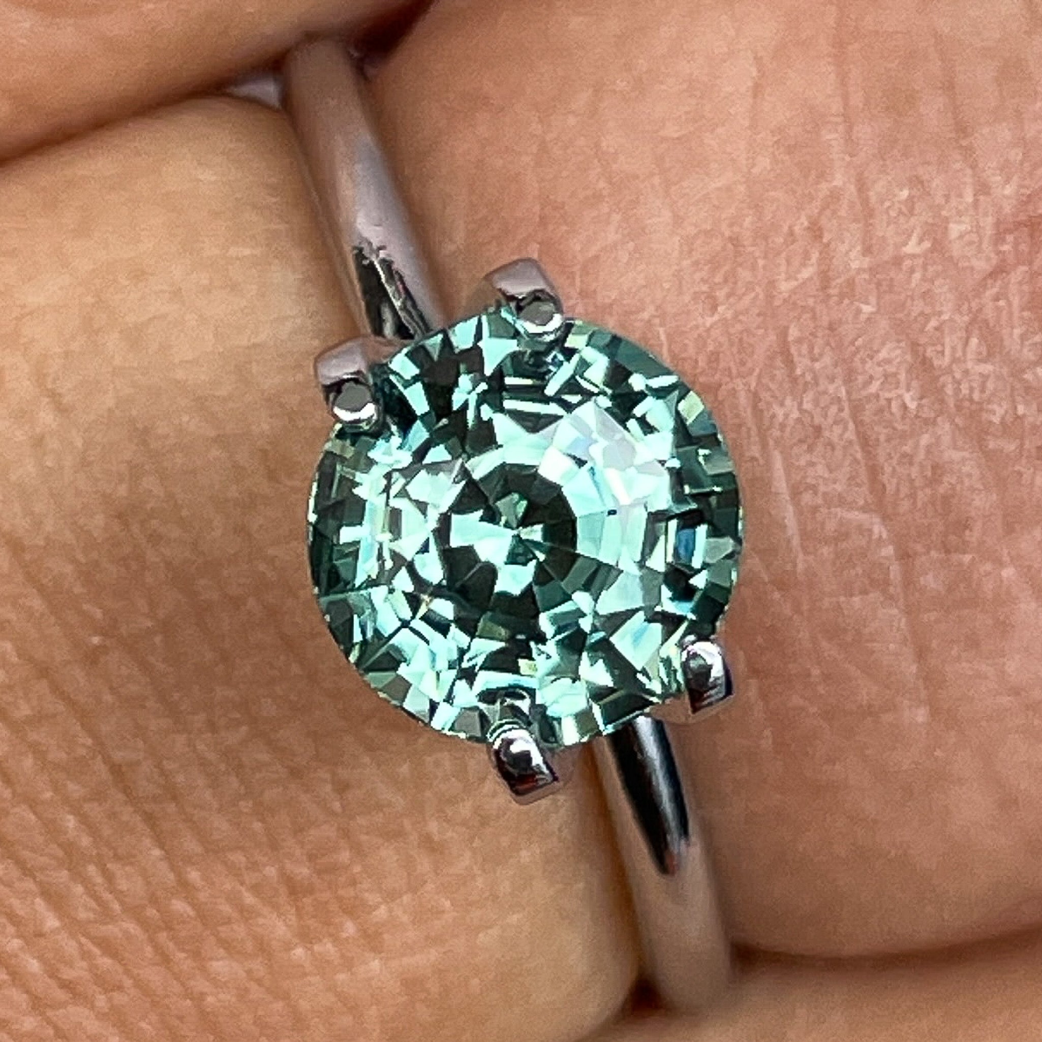 Natural green sapphire, 2.50 ct round-cut teal loose gemstone by NASHGEMS, ideal for engagement rings or custom jewelry.